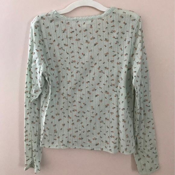 Light blue floral top - Picture 2 of 4